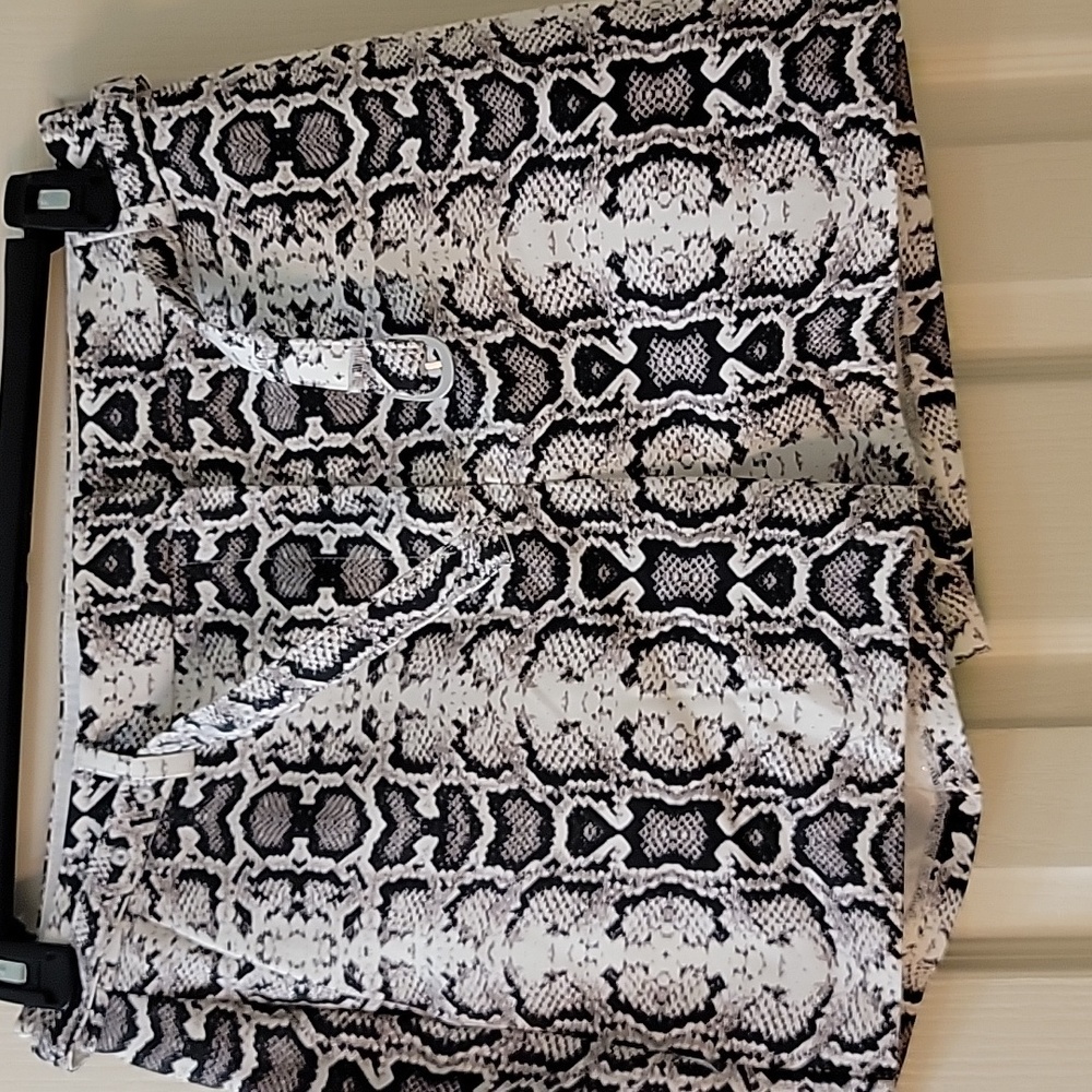 Express Shortie High Rise NWOT